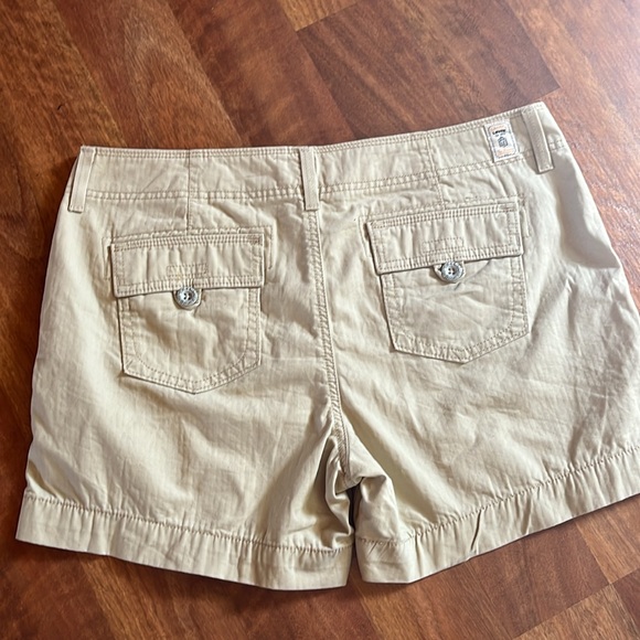 Like new khaki Levi’s - Picture 15 of 16